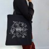 A person carrying the Aussie Bird Count tote bag.